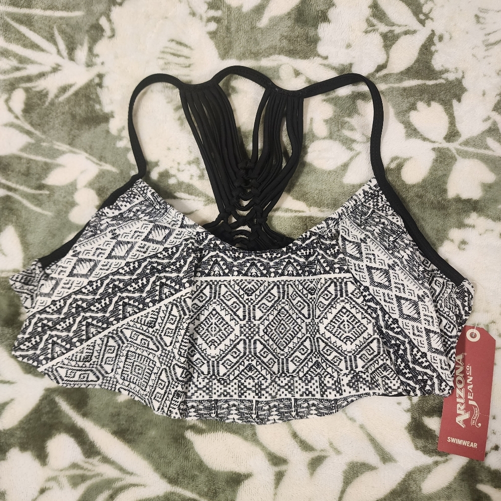 5/$40 ๐ Bikini Top - Picture 1 of 4
